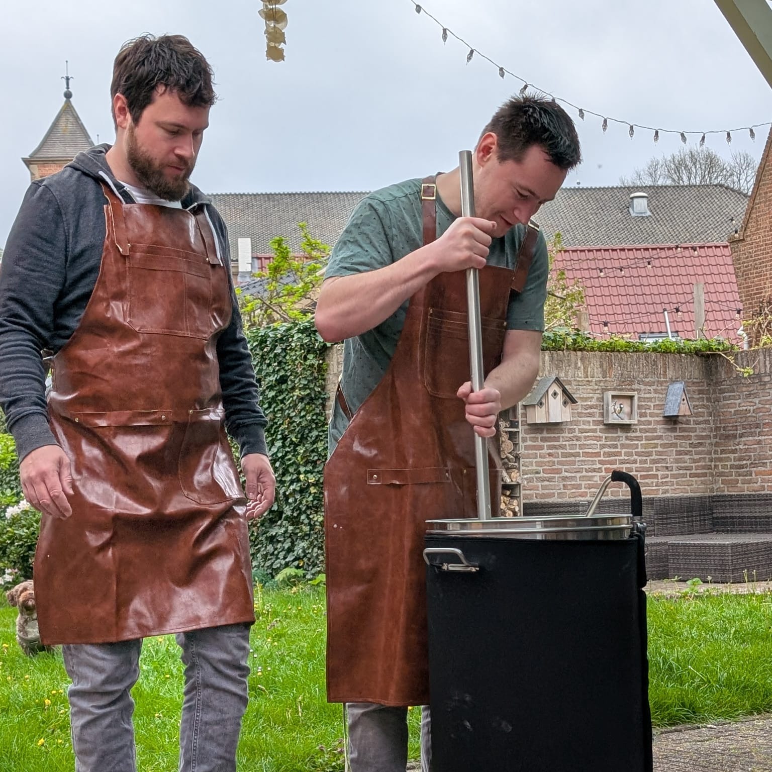 brouwdag 18 april roeren in brouwketel